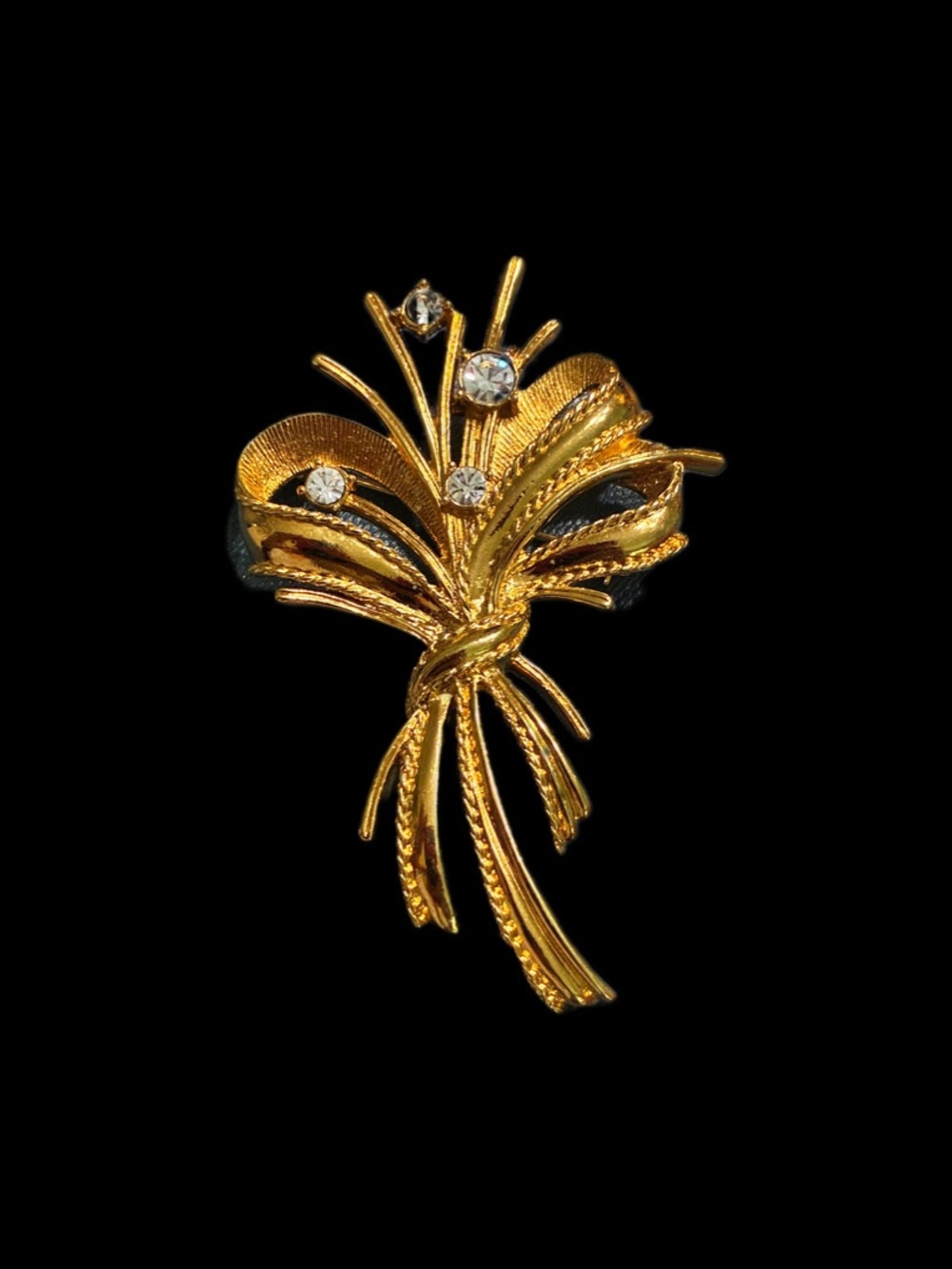 EUC Vintage Gold Tone Floral Bouquet Brooch Rhinestones